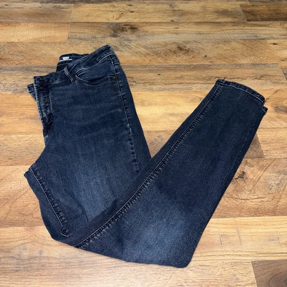 Old Navy Rockstar Super Skinny Jeans - Picture 1 of 6